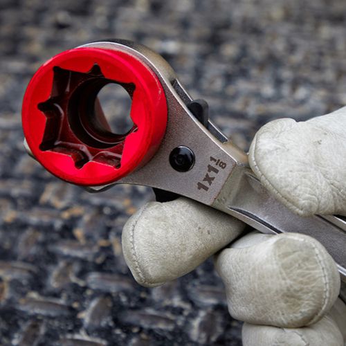 Milwaukee Lineman's High-Leverage Ratcheting Wrench with Milled Strike Face and Fits 3/4", 1", and 1-1/8" Square Hardware - 48-22-9213M 