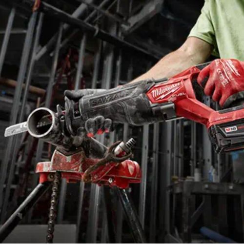 Milwaukee M18 FUEL SAWZALL Reciprocating Saw Kit with QUIK-LOK Blade Clamp, ONE-KEY, 2-Pc XC5.0 Batteries and Charger - 2822-22