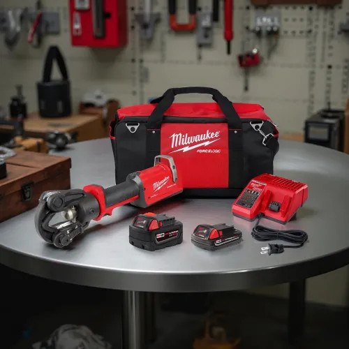 Milwaukee M18 FORCE LOGIC 11T Dieless Latched Linear Utility Crimper with CP2.0 Battery, XC5.0 Extended Capacity Battery, Multi-Voltage Charger, and Contractor Bag - 2876-22